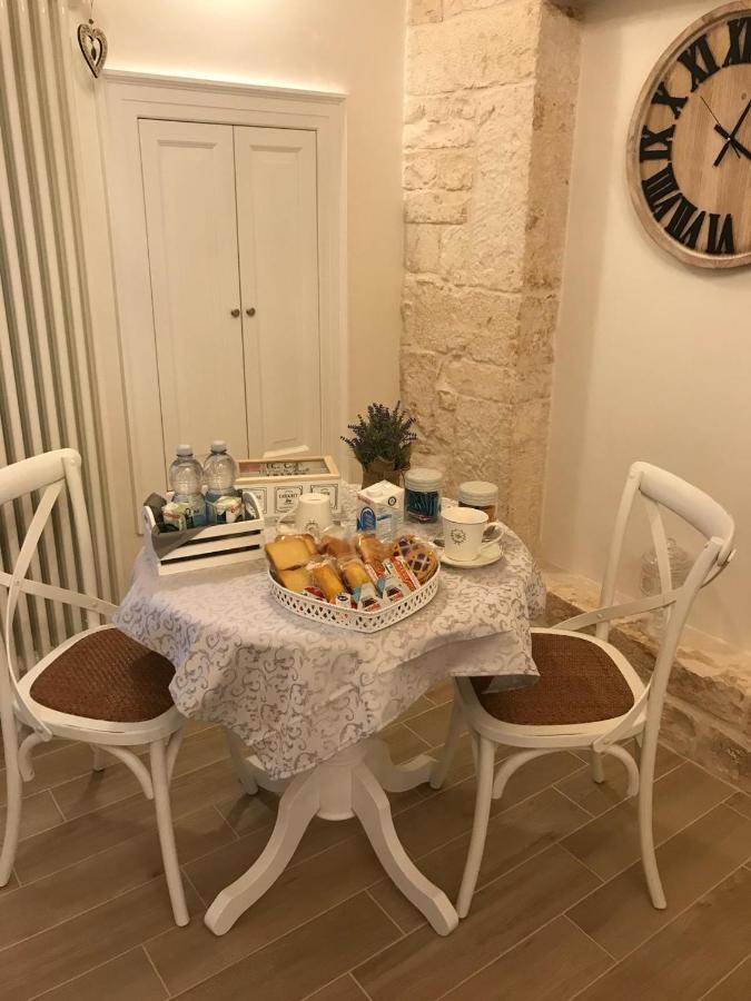 Nido Di Pietra-Dimora In Centro Bed & Breakfast Alberobello Exterior photo