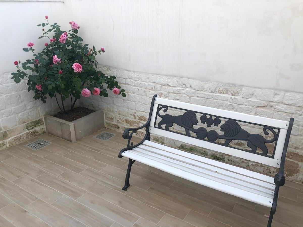 Nido Di Pietra-Dimora In Centro Bed & Breakfast Alberobello Exterior photo
